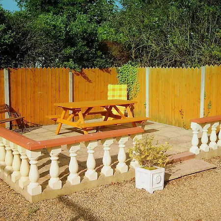 לינה וארוחת בוקר Seacourt - Adult Only 4*